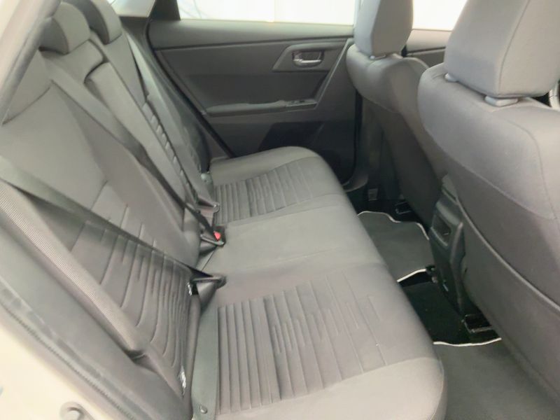 Toyota Auris Touring Sports 1.8 Hybrid Comfort — zdjęcie 14