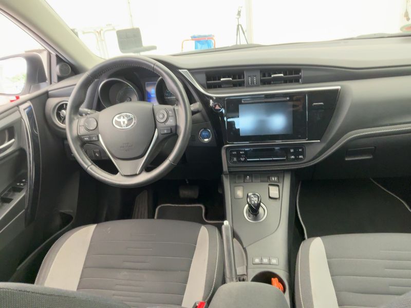 Toyota Auris Touring Sports 1.8 Hybrid Comfort — zdjęcie 12