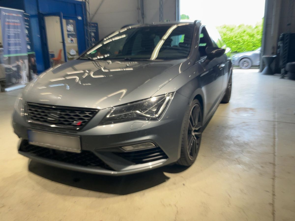 Seat Leon 2017 — photo 1