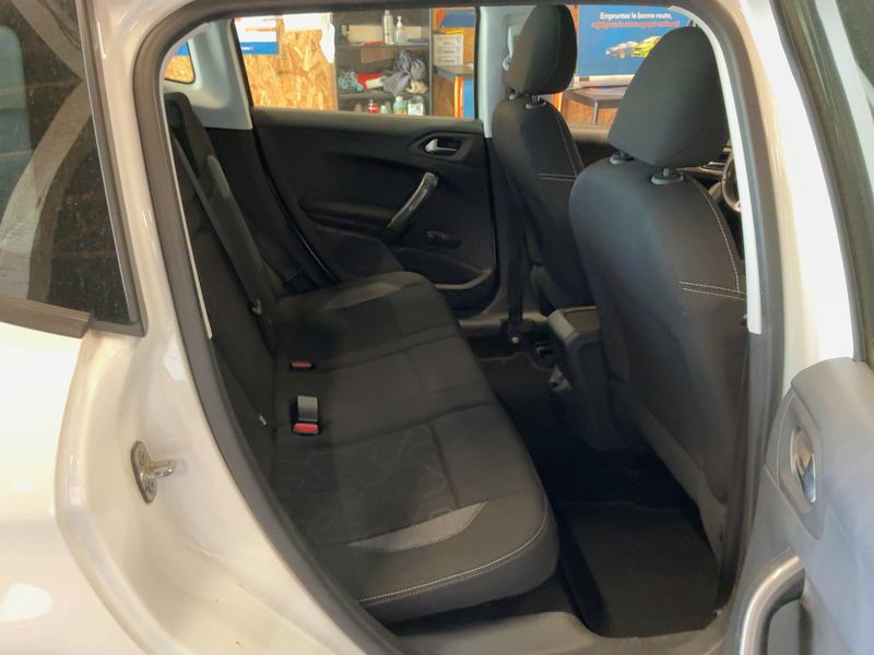 Peugeot 2008 1.6 Blue-HDi Active 2017 – снимка 19