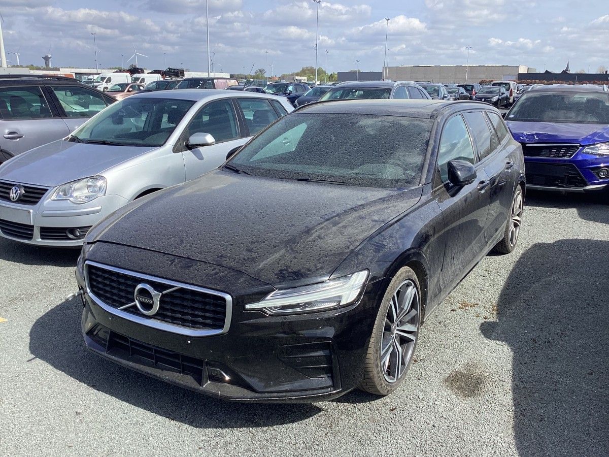 Volvo V60 2019 — photo 1