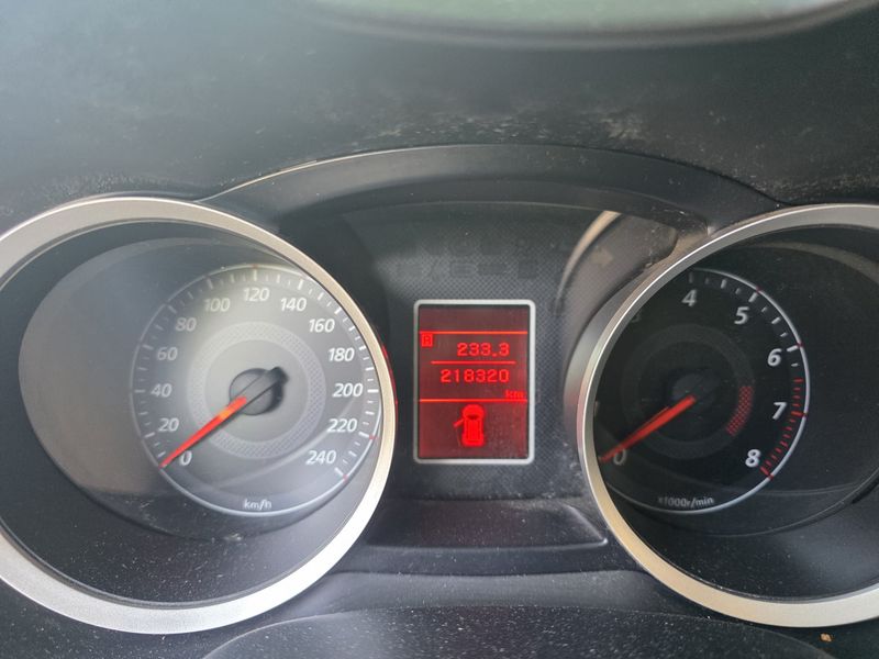 Mitsubishi Lancer 1.5 Invite — zdjęcie 12
