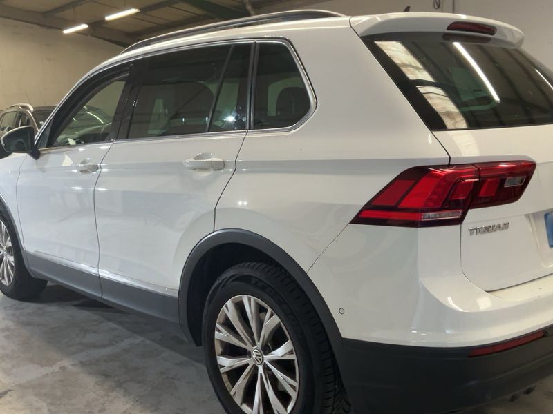 Volkswagen Tiguan 2.0 TDI Comfortline BlueMotion Tech — zdjęcie 3