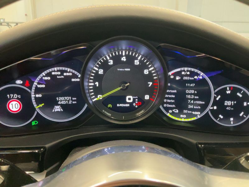 Porsche Panamera Sport Turismo 4 E-Hybrid — zdjęcie 13