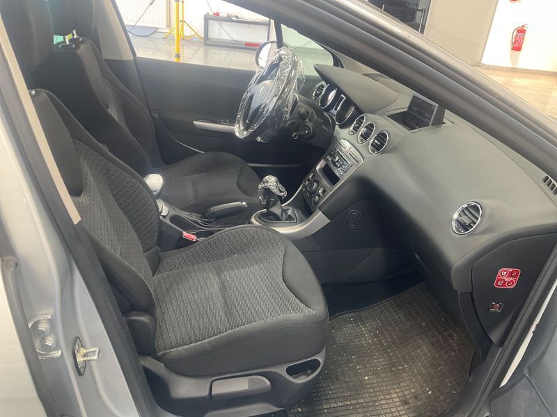 Peugeot 308 1.6 VTi Exclusive 2009 – снимка 3