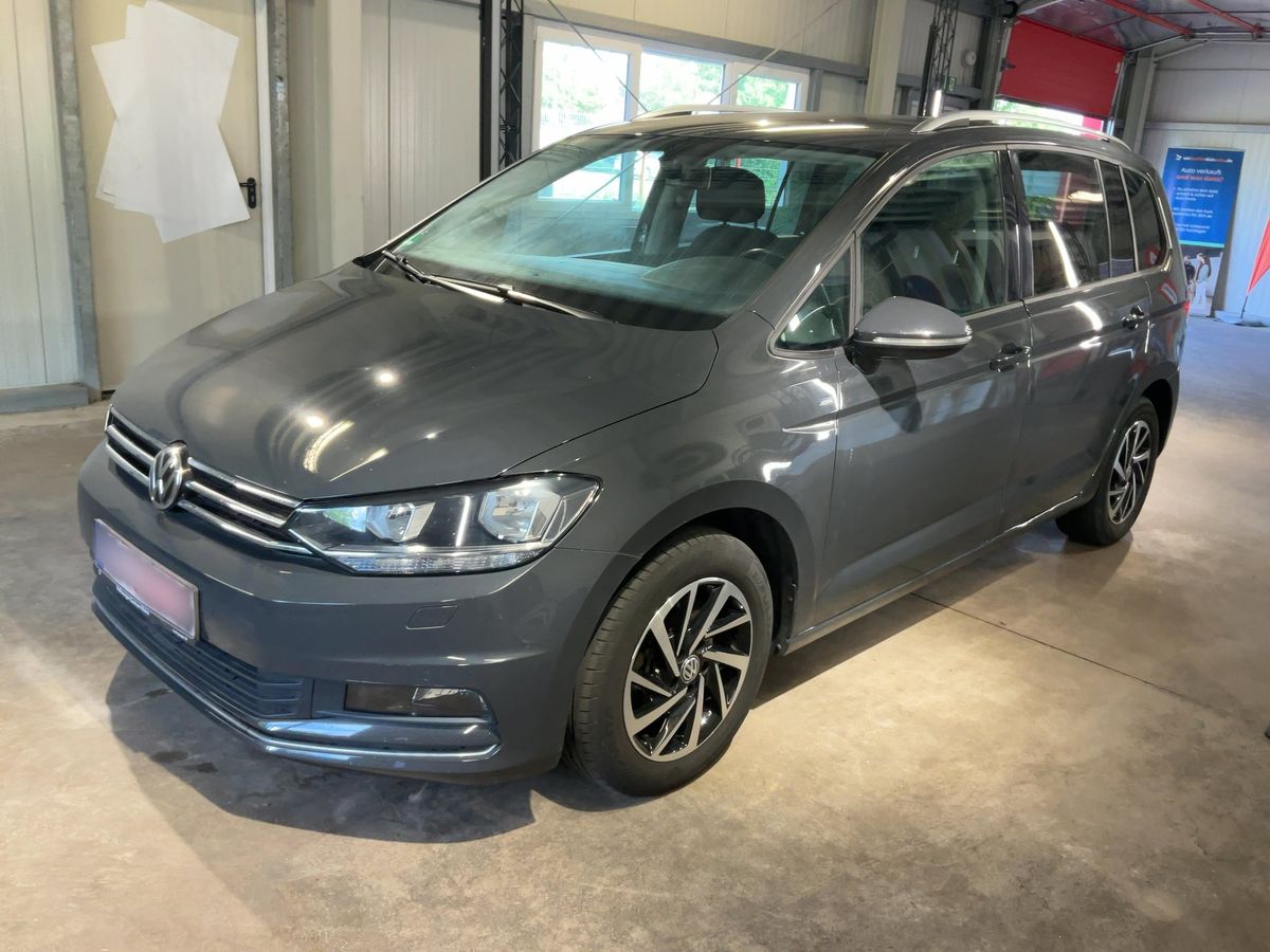 Volkswagen Touran 2018 — photo 1