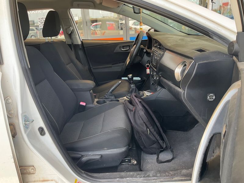 Toyota Auris 1.4 Turbodiesel Dynamic 2014 – снимка 16