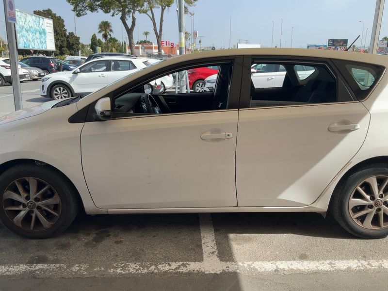Toyota Auris 1.4 Turbodiesel Dynamic 2014 – снимка 4