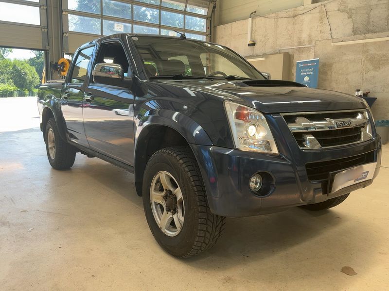 Isuzu D-MAX 2.5 Turbodiesel Double Cab Basis 4WD — zdjęcie 8