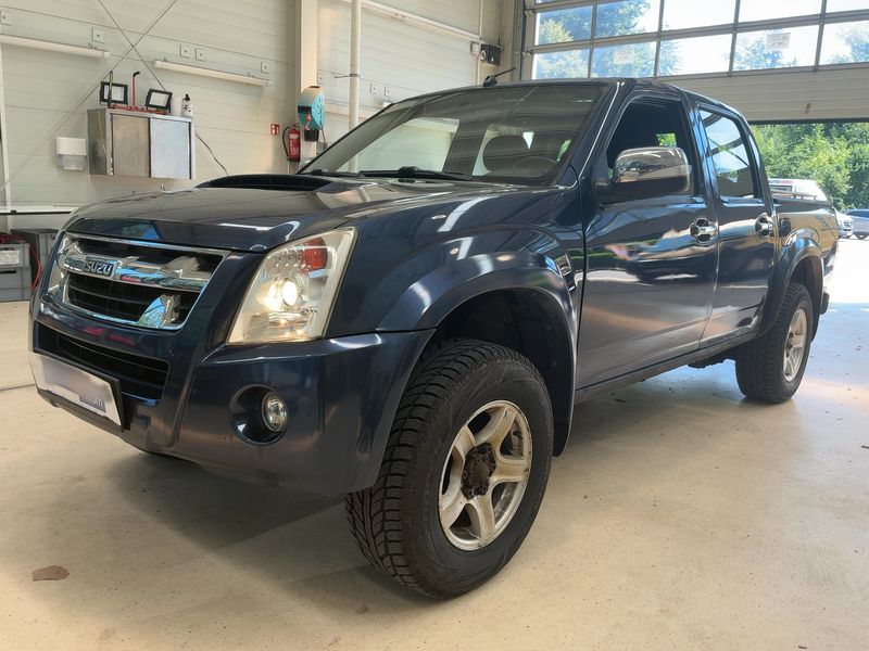 Isuzu D-MAX 2.5 Turbodiesel Double Cab Basis 4WD — zdjęcie 2