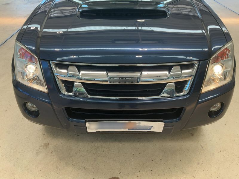Isuzu D-MAX 2.5 Turbodiesel Double Cab Basis 4WD — zdjęcie 9