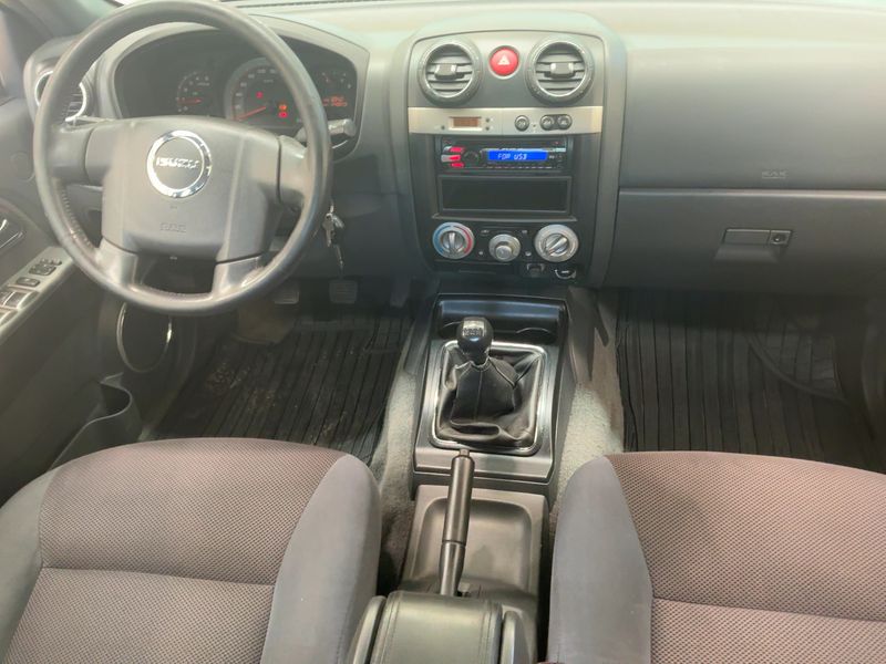 Isuzu D-MAX 2.5 Turbodiesel Double Cab Basis 4WD — zdjęcie 12