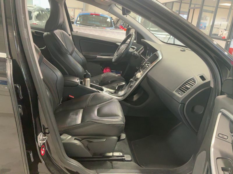 Volvo XC60 2.0 D3 Ocean Race 2WD 2016 – снимка 16