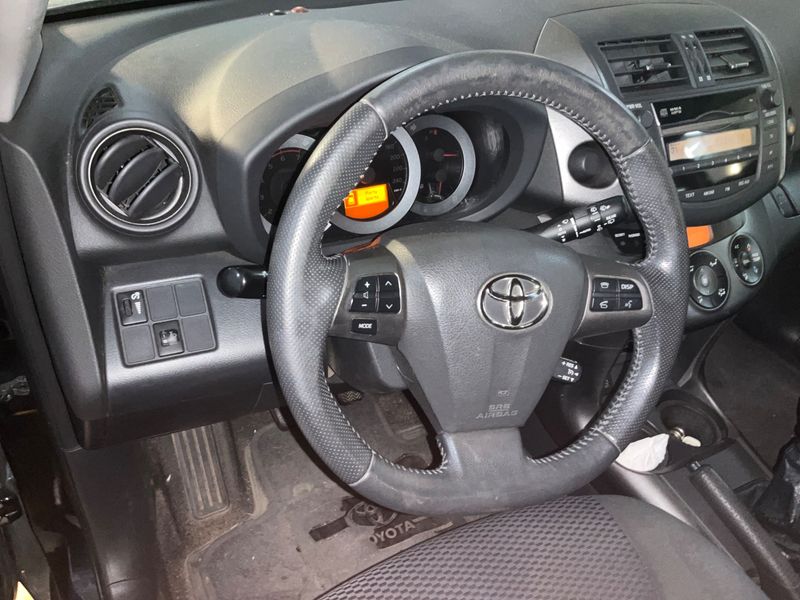 Toyota RAV 4 2.2 D-4D 2011 – снимка 25