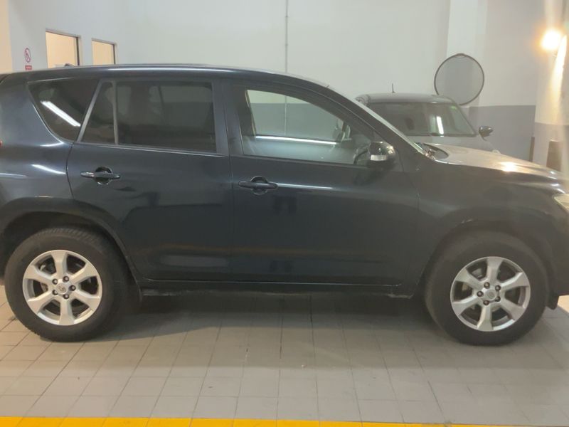 Toyota RAV 4 2.2 D-4D 2011 – снимка 10