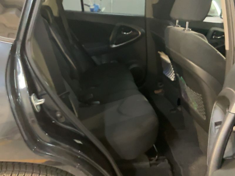 Toyota RAV 4 2.2 D-4D 2011 – снимка 19