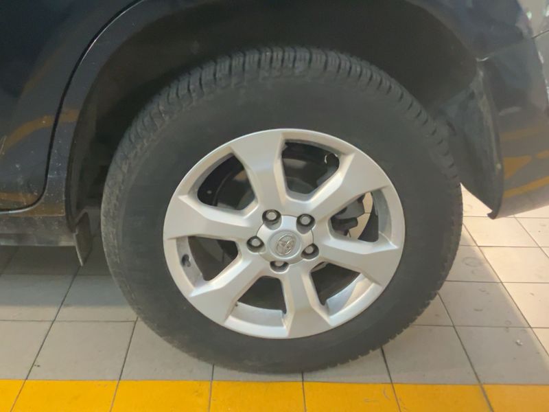Toyota RAV 4 2.2 D-4D 2011 – снимка 5