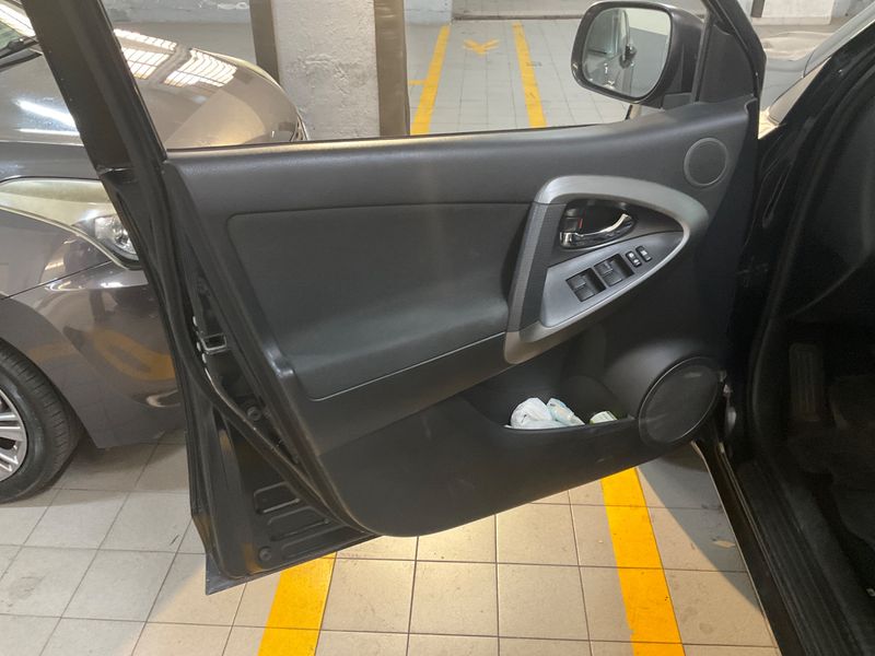 Toyota RAV 4 2.2 D-4D 2011 – снимка 24