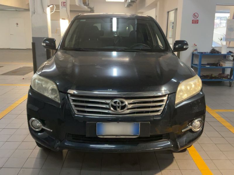 Toyota RAV 4 2.2 D-4D 2011 – снимка 14
