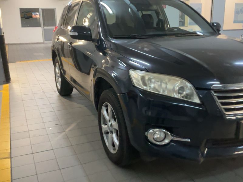 Toyota RAV 4 2.2 D-4D 2011 – снимка 12