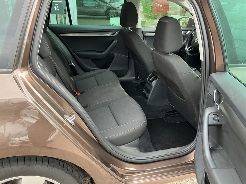 Skoda Octavia 2.0 TDI Clever — zdjęcie 14