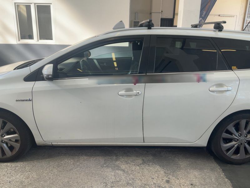 Toyota Auris Touring Sports 1.8 Hybrid Lounge — zdjęcie 4