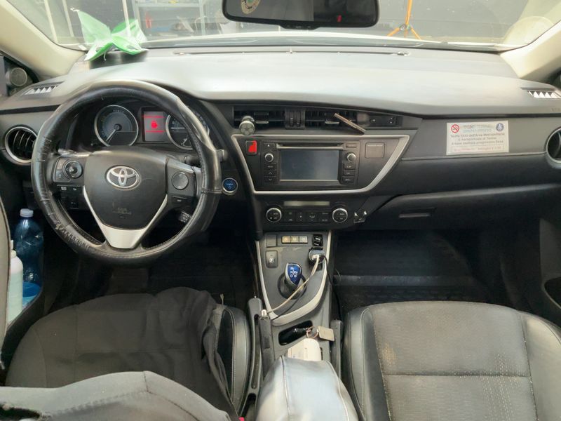 Toyota Auris Touring Sports 1.8 Hybrid Lounge — zdjęcie 12