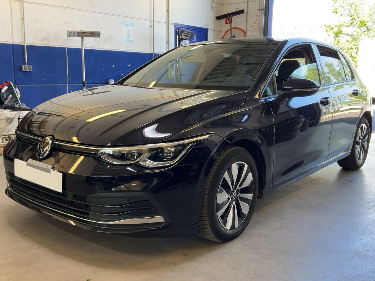 Volkswagen Golf 2023 — photo 1