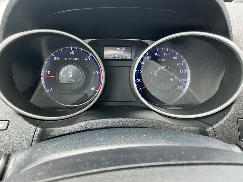 Hyundai ix35 2.0 CRDi Premium AWD — zdjęcie 13