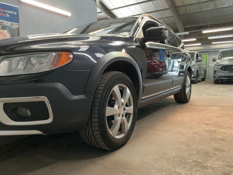 Volvo XC70 2.4 D4 Momentum AWD — zdjęcie 2
