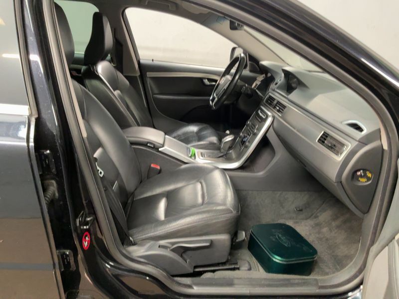 Volvo XC70 2.4 D4 Momentum AWD — zdjęcie 11