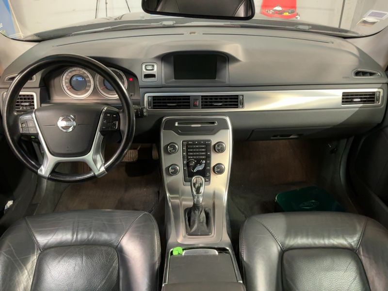 Volvo XC70 2.4 D4 Momentum AWD — zdjęcie 12