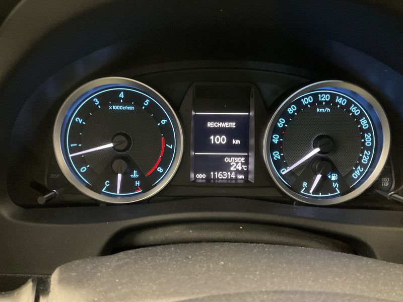 Toyota Auris 1.6 Executive — zdjęcie 13