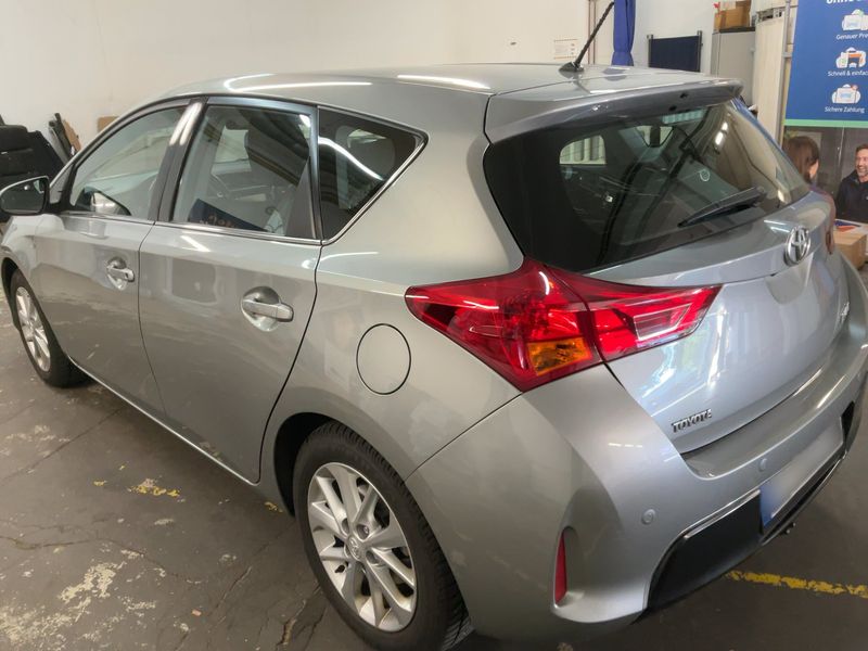 Toyota Auris 1.6 Executive — zdjęcie 3