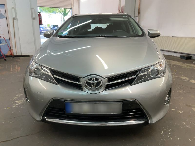 Toyota Auris 1.6 Executive — zdjęcie 9
