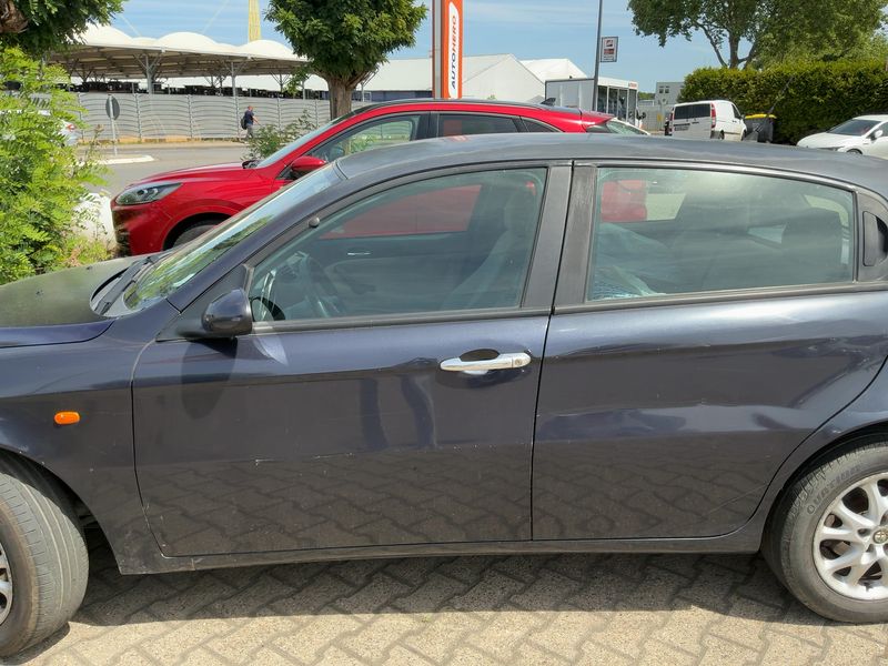 Alfa Romeo Alfa 147 1.6 T.Spark Distinctive — zdjęcie 4
