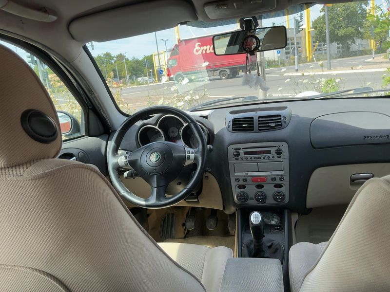 Alfa Romeo Alfa 147 1.6 T.Spark Distinctive — zdjęcie 12