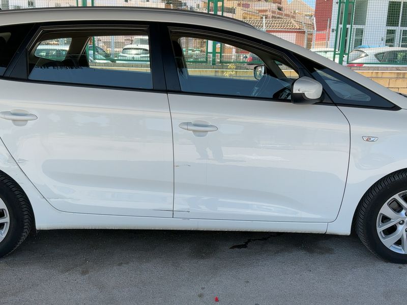 Kia Carens 1.7 CRDi Concept — zdjęcie 7