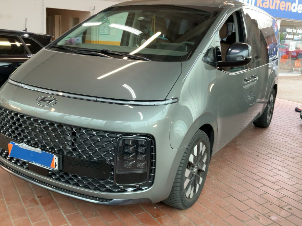 Hyundai Staria 2022 — photo 1
