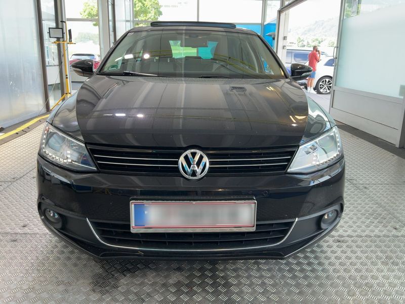 Volkswagen Jetta 1.6 TDI Highline BlueMotion Tech — zdjęcie 9