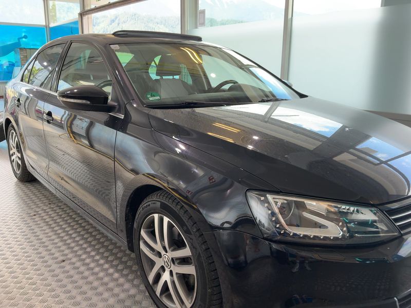 Volkswagen Jetta 1.6 TDI Highline BlueMotion Tech — zdjęcie 8