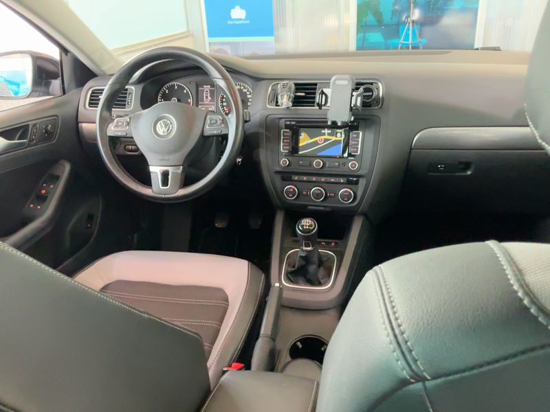 Volkswagen Jetta 1.6 TDI Highline BlueMotion Tech — zdjęcie 12