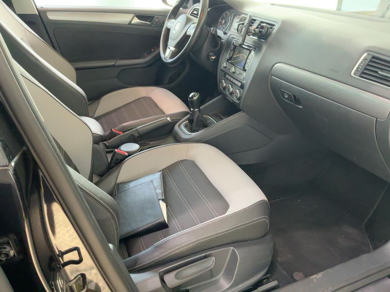 Volkswagen Jetta 1.6 TDI Highline BlueMotion Tech — zdjęcie 11