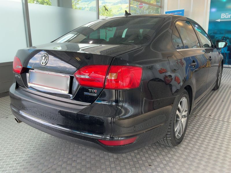 Volkswagen Jetta 1.6 TDI Highline BlueMotion Tech — zdjęcie 6