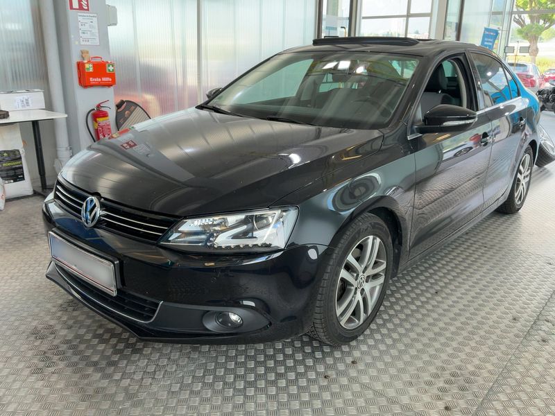 Volkswagen Jetta 1.6 TDI Highline BlueMotion Tech — zdjęcie 2