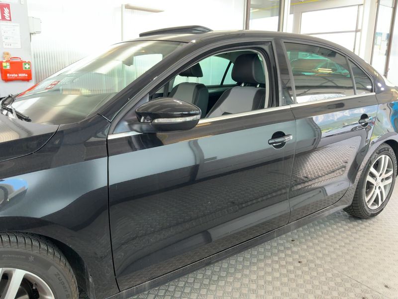 Volkswagen Jetta 1.6 TDI Highline BlueMotion Tech — zdjęcie 4