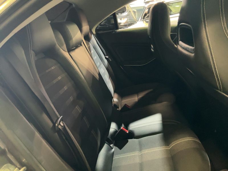Mercedes-Benz CLA-Klasse CLA 180 Urban — zdjęcie 14