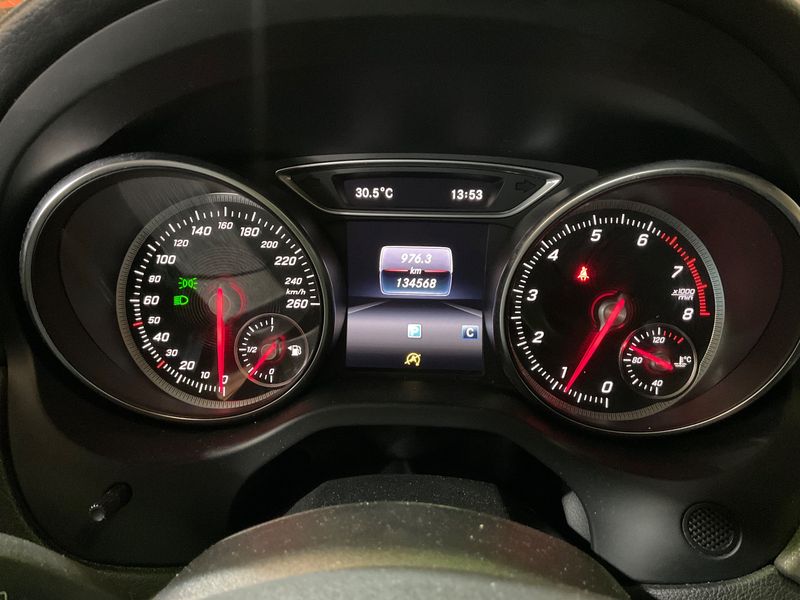 Mercedes-Benz CLA-Klasse CLA 180 Urban — zdjęcie 13