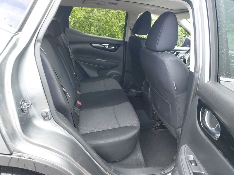 Nissan Qashqai 1.2 N-Connecta — zdjęcie 14