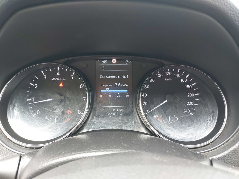Nissan Qashqai 1.2 N-Connecta — zdjęcie 12